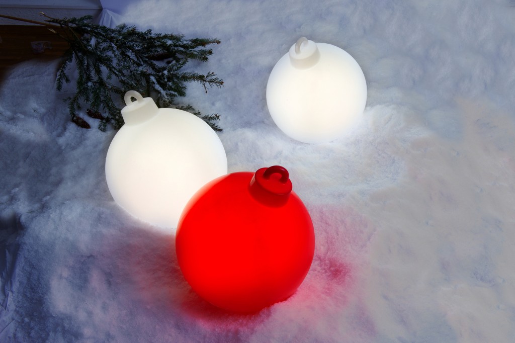 3 Décorations lumineuses boules de Noël dans la neige