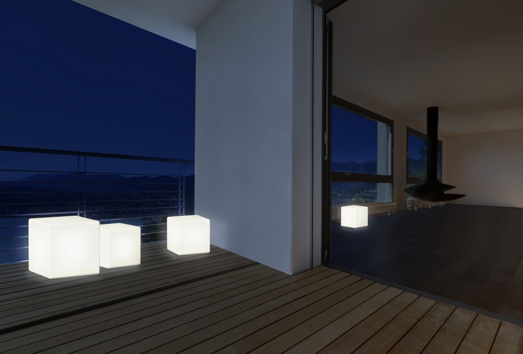 Un appartement design décoré avec les luminaires Cubes 8 Seasons Design