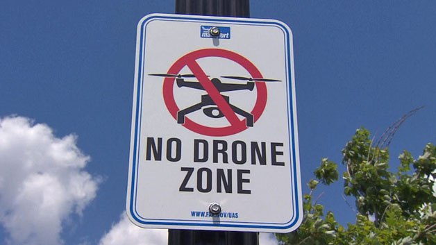 panneau d'interdiction de survoler une zone aux drones